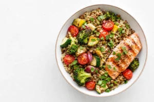 plato de dieta flexitariana con verduras, legumbres y cereales integrales